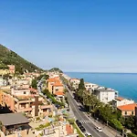 Olive Beach Apartment