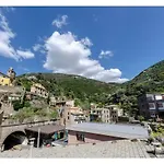 Joivy Spacious 2 Bedroom Apt With Terrace At The Heart Of The Vernazza