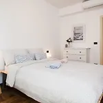 Casa Liberta - Downtown Modern Apartment With Airconditioning