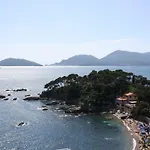 Sulla spiaggia di Toto e Tota