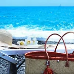 Casa Giulia - Apartment Beachfront With 2 Bedrooms, Air Conditioning And Private Parking, Just 30 Meters From The Beach