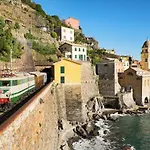 Altido Charming House For 12, With Patio In Vernazza