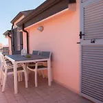 Dante 8 Apartments