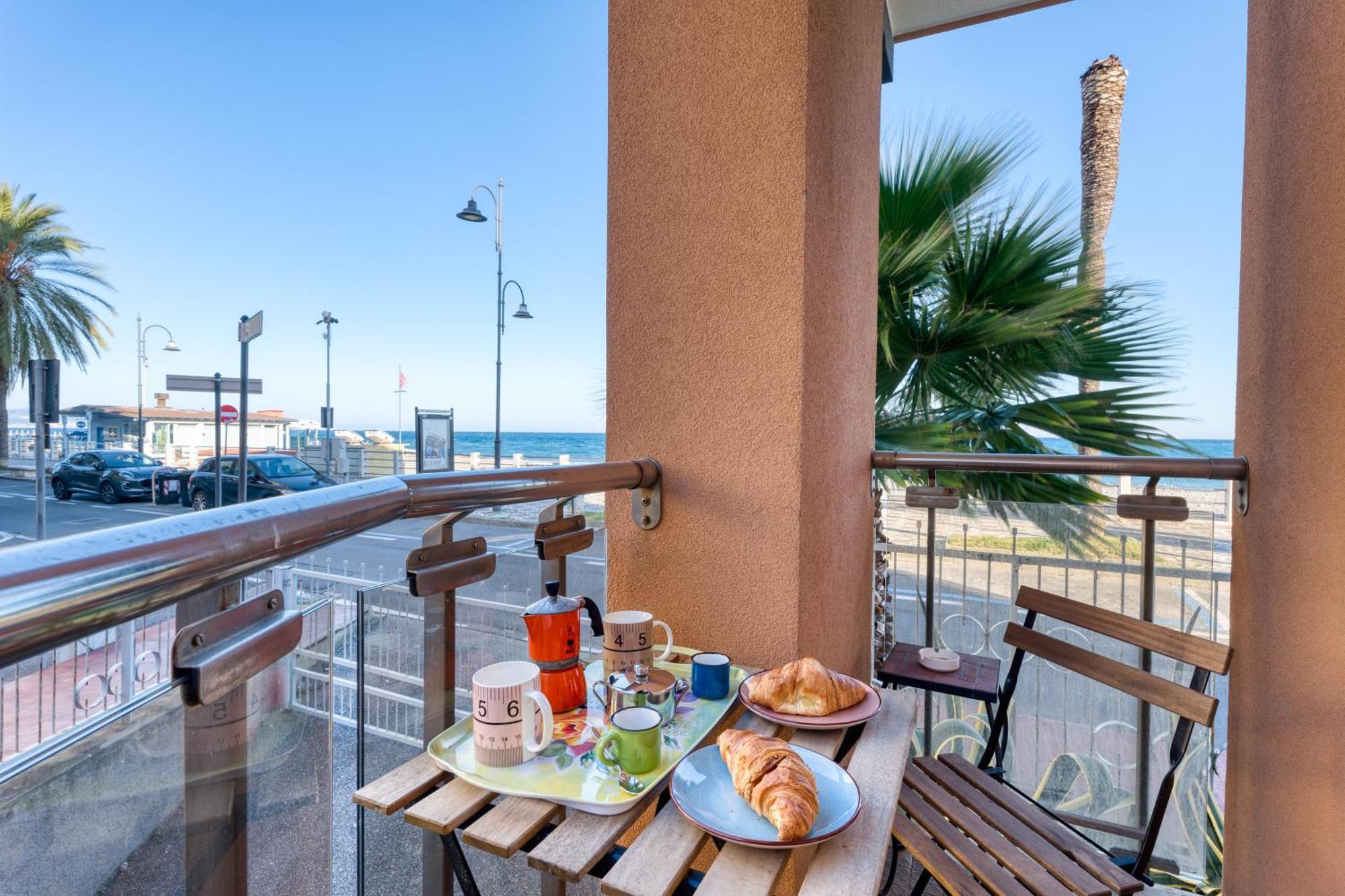 Vivante - Front - Happy Apartment Albenga