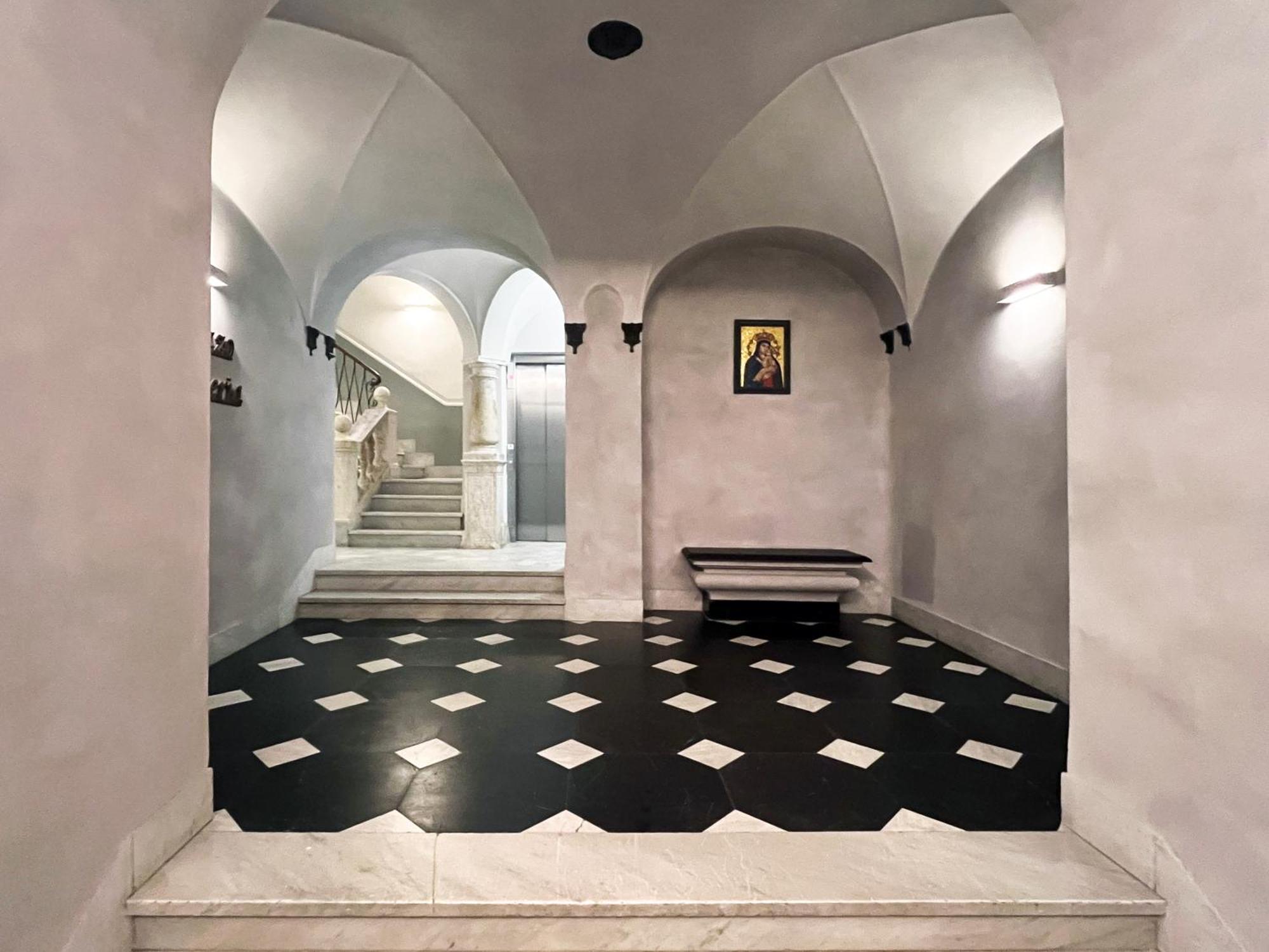 Giano Host - Pellicceria Genoa