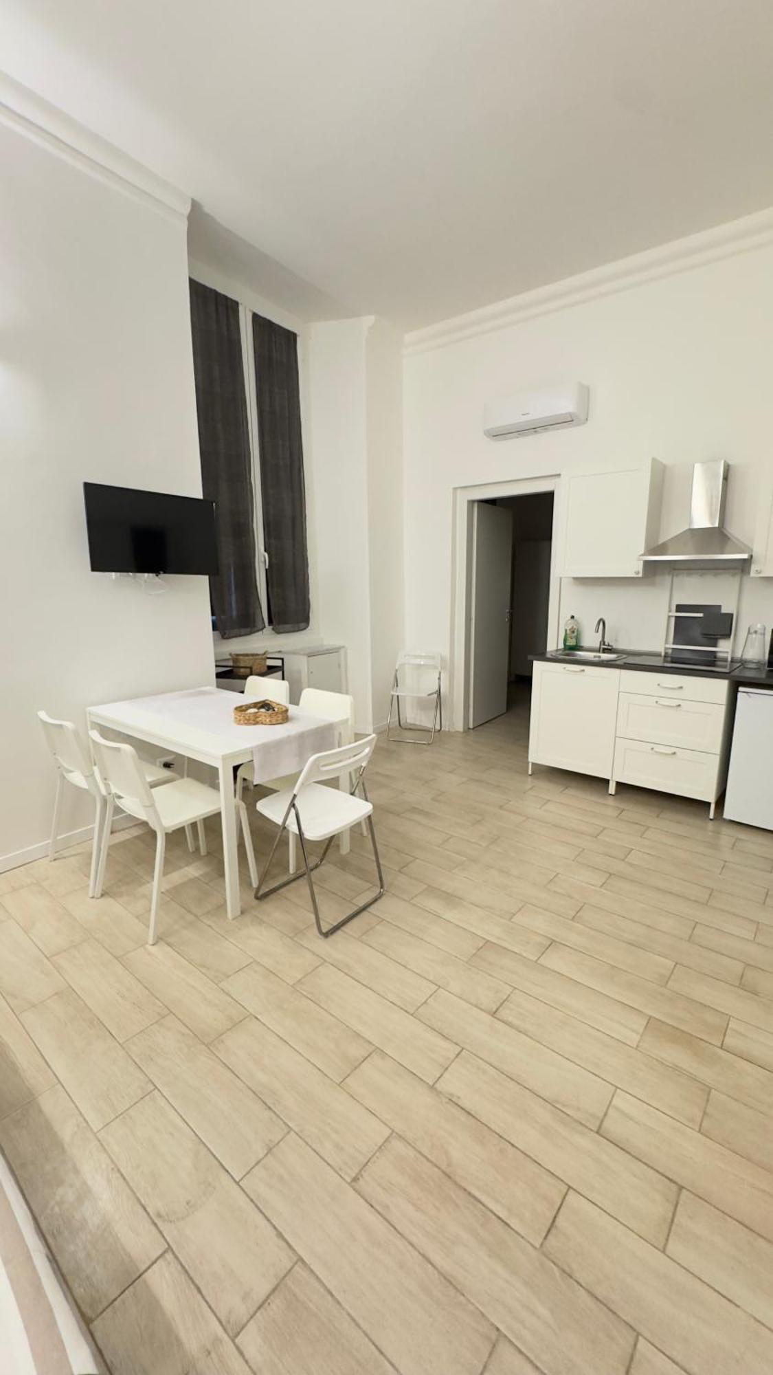 Apartment Cinque Lampadi Acquario *
