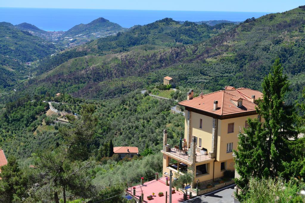 Hotel La Riana 3*