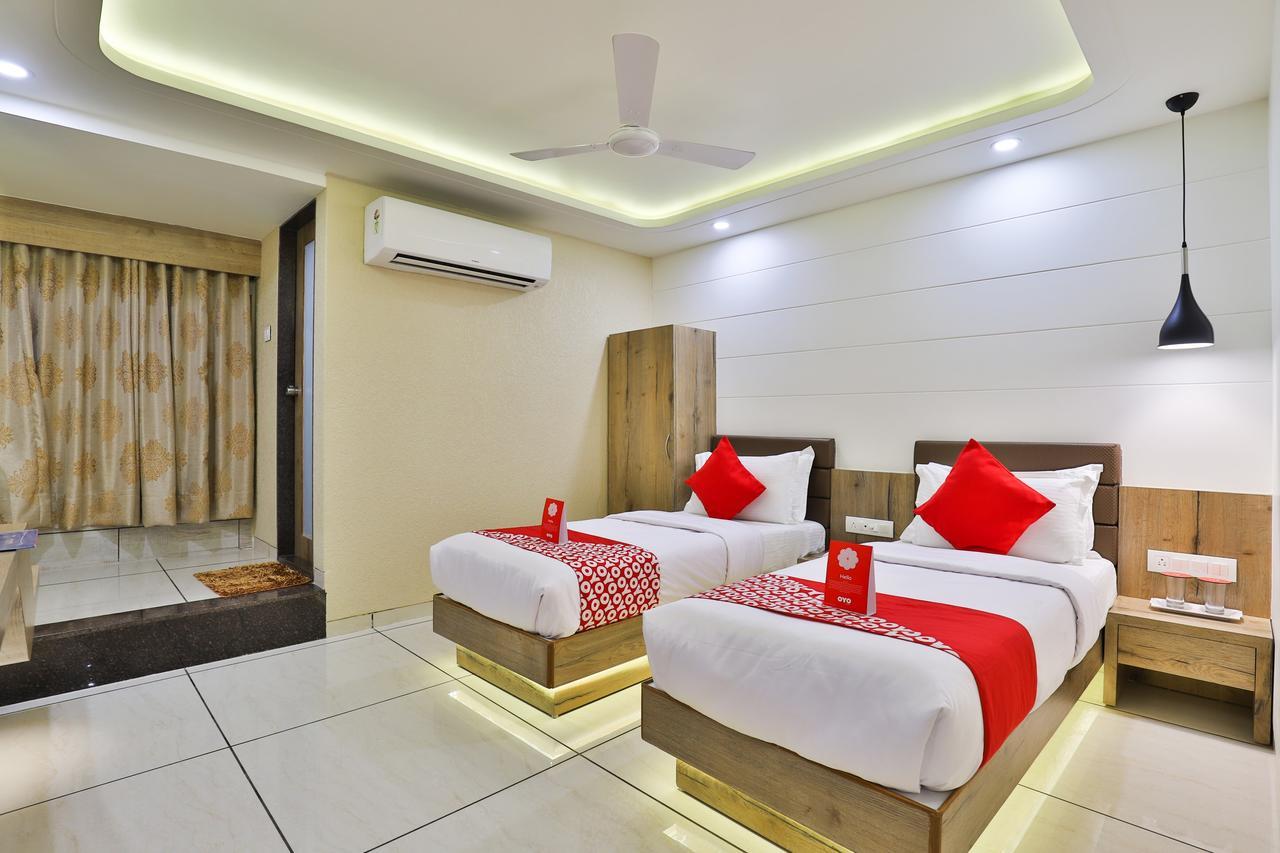 Oyo 15453 Pearl Hotel Vadodara